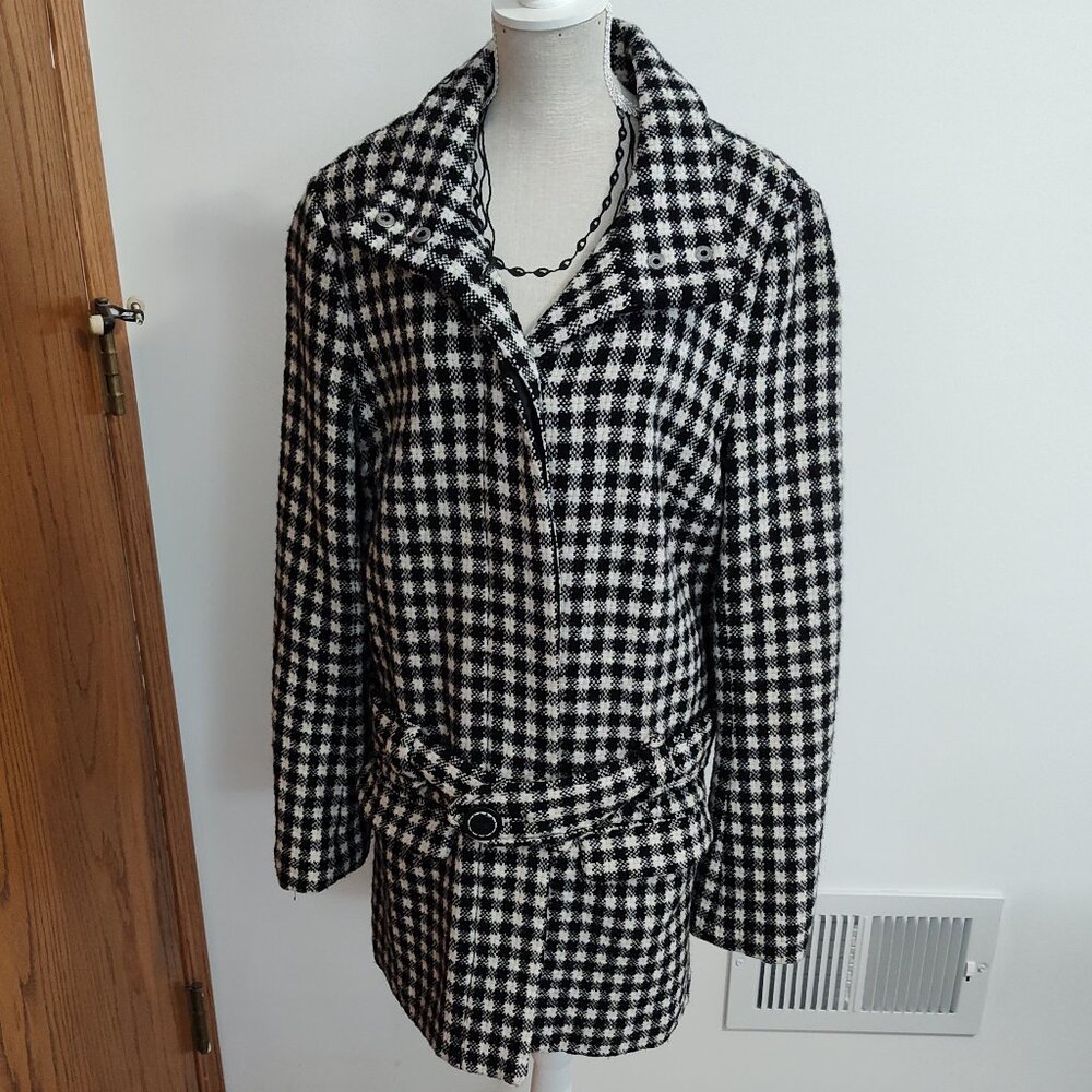 Divided H&M black & white wool blend washable plaid coat, VG used cond., size 10